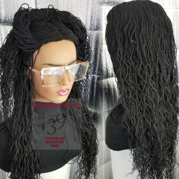 Black micro twist wig display picture 1